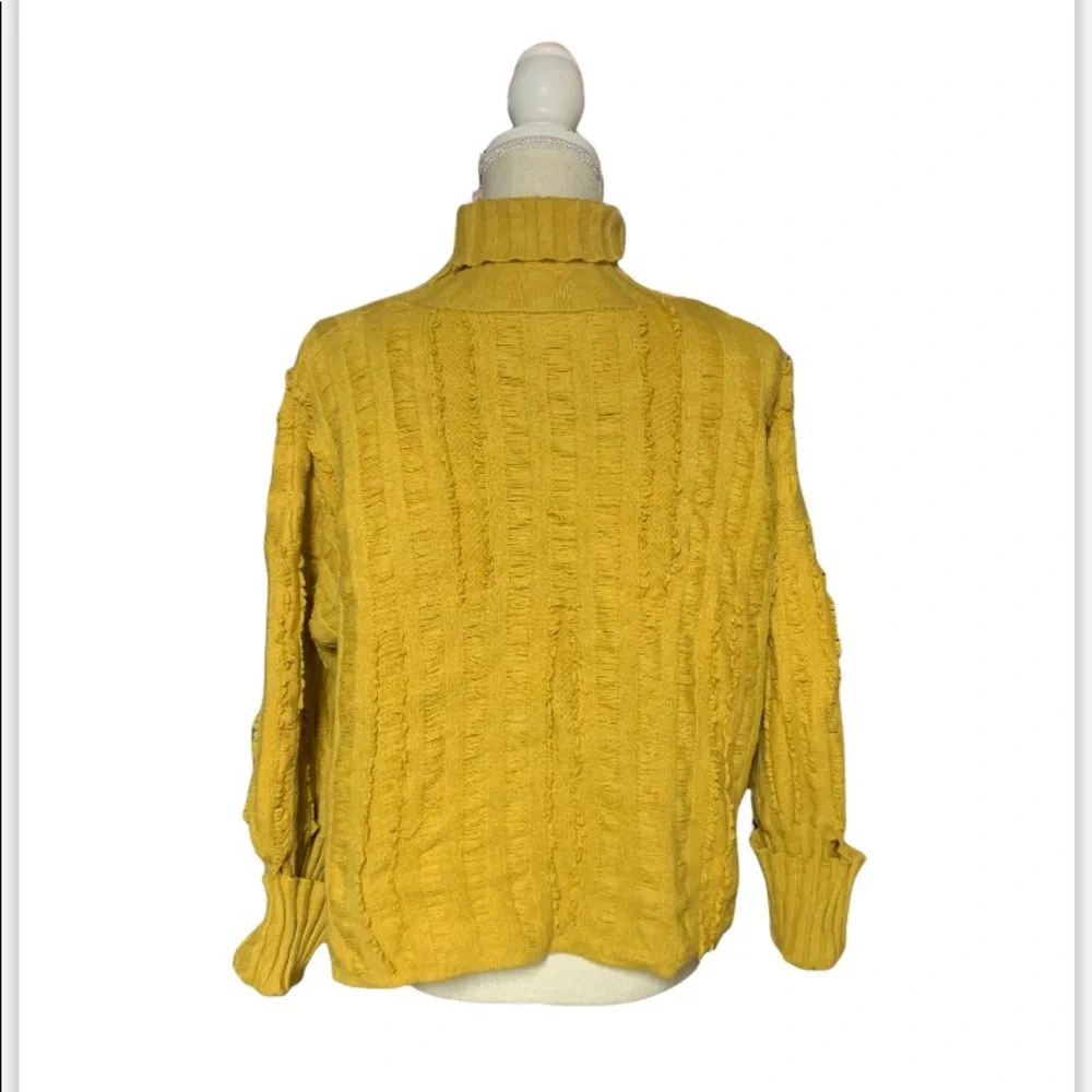 Pink Lily sweater‎